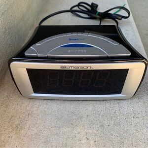 Emerson CKS9051 Smart‎ Dual Alarm Clock AM/FM Radio Eligible 4Items Bundlefor$60